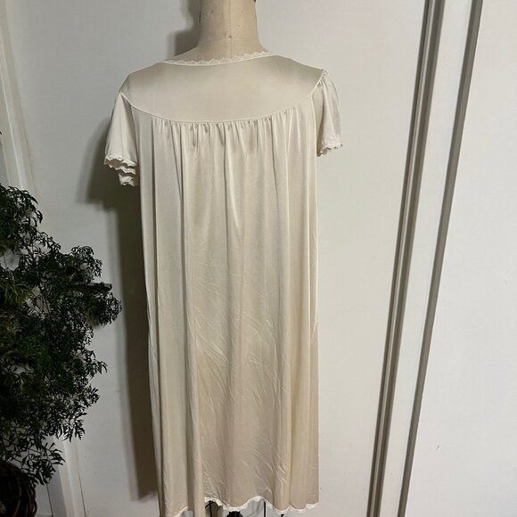 Vintage SHADOWLINE Nylon Nightgown with Lace and Embroidery Size Large - Picture 4 of 10
